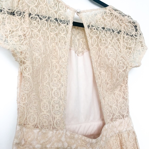 Short sleeve, backless lace summer dress - Picture 3 of 3